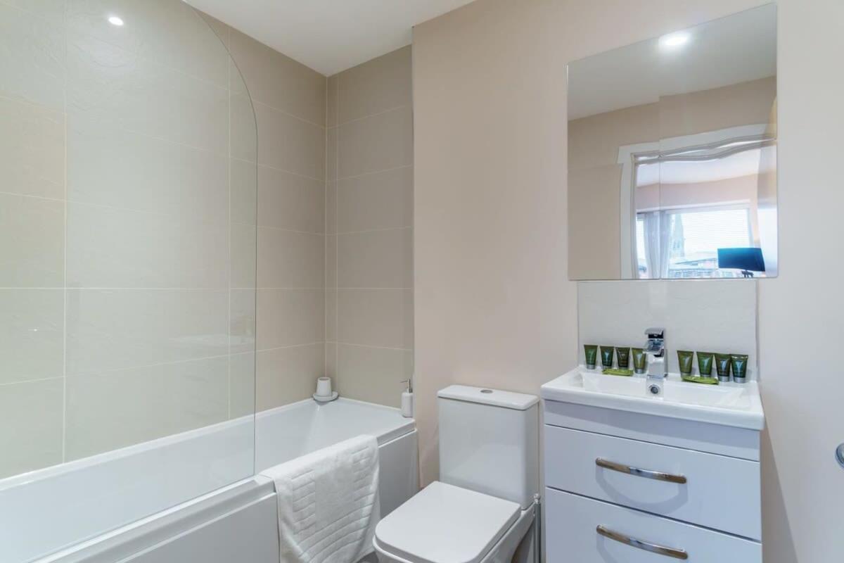 Fantastic 1 Bed Flat Manchester - Sleeps 3 Екстер'єр фото