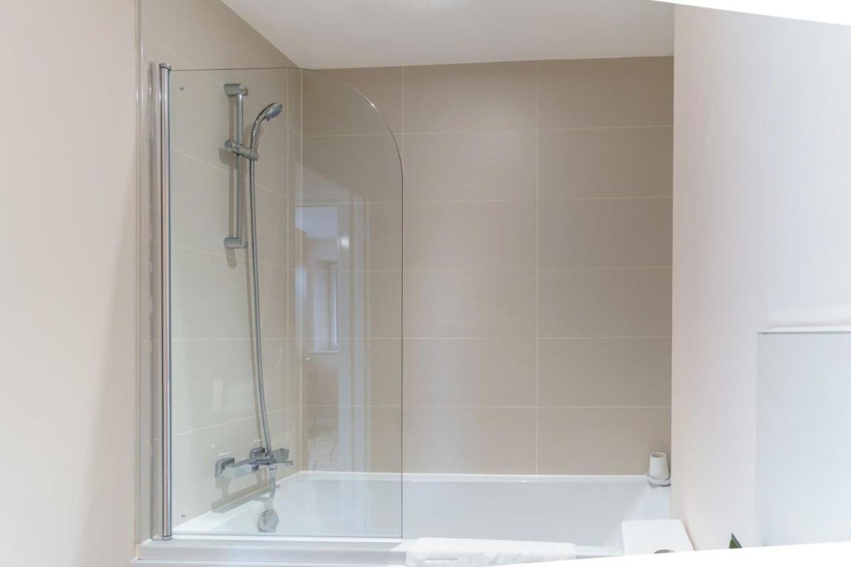 Fantastic 1 Bed Flat Manchester - Sleeps 3 Екстер'єр фото